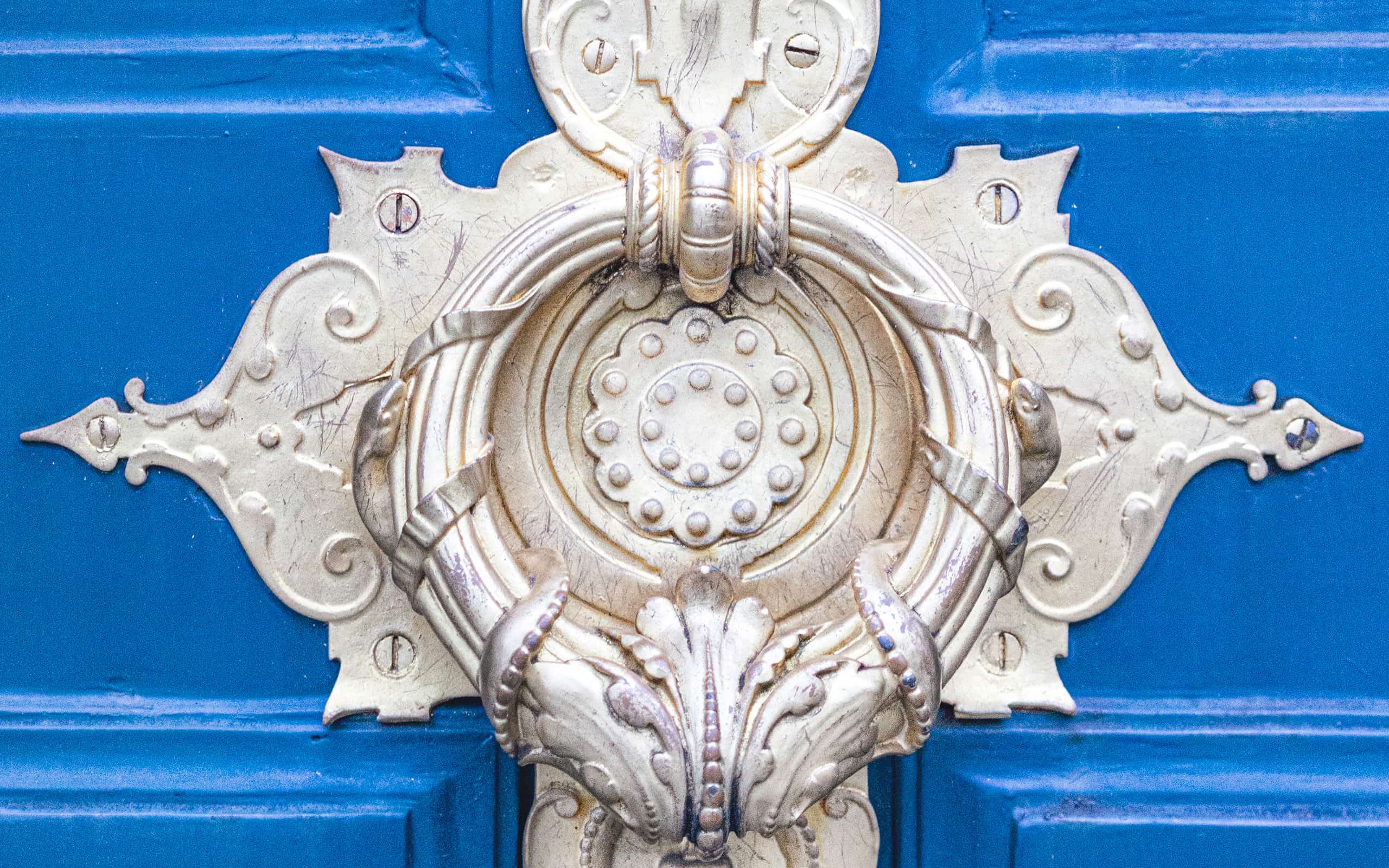 Serie Umbrales (Llamadores) / Thresholds (Knockers) — Ani Casset